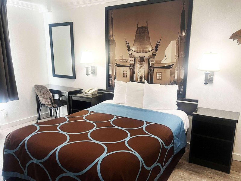 Super 8 by Wyndham Hollywood/LA Area 10