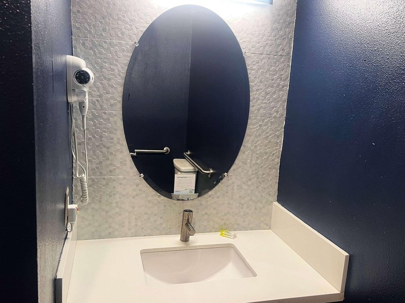 Super 8 by Wyndham Hollywood/LA Area 19