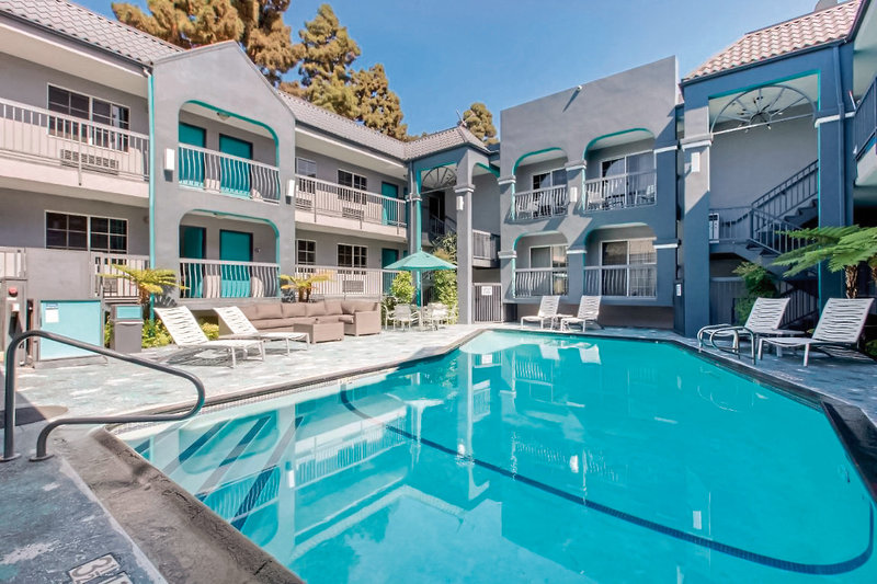 Quality Inn Near Hollywood Walk of Fame 1