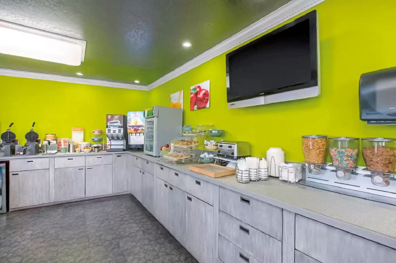 Quality Inn Near Hollywood Walk of Fame 8