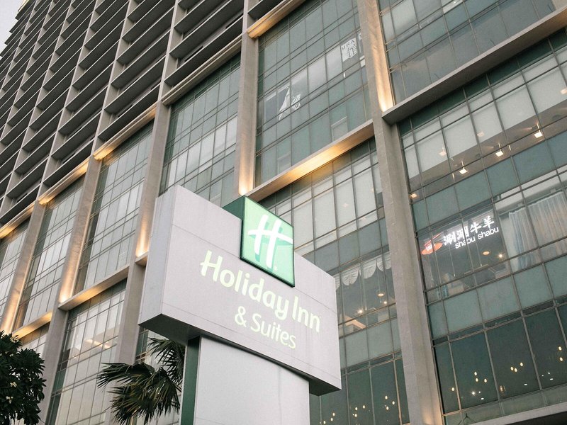 Holiday Inn And Suites Gajah Mada 3