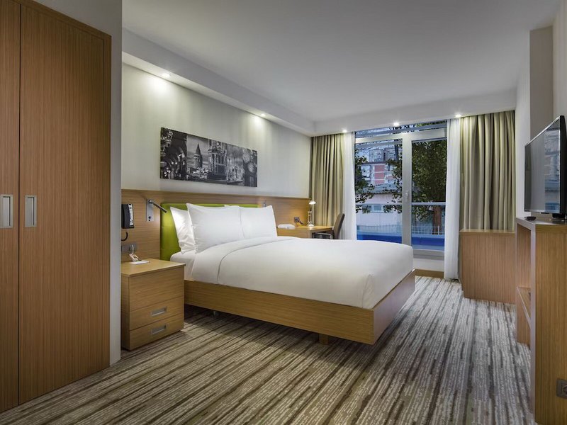 Hampton by Hilton Istanbul Atakoy 10