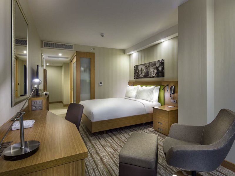 Hampton by Hilton Istanbul Atakoy 13