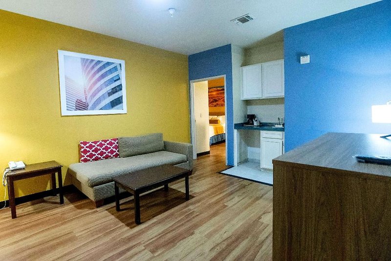 Days Inn and Suites Houston IAH Airport 1