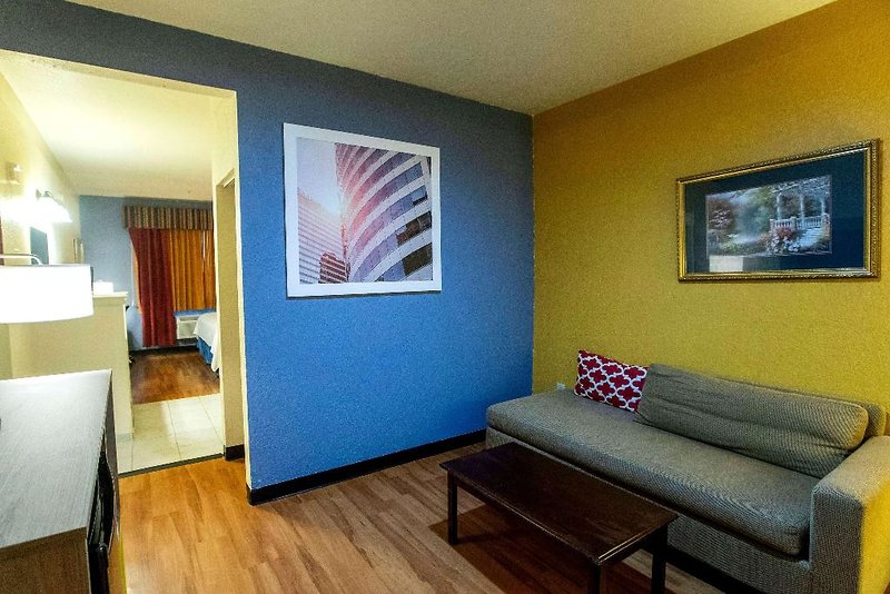 Days Inn and Suites Houston IAH Airport 2