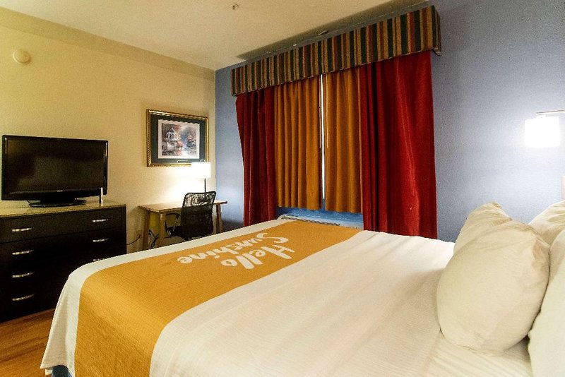 Days Inn and Suites Houston IAH Airport 3