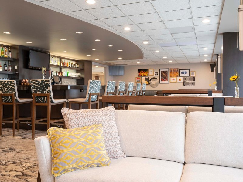 Crowne Plaza Indianapolis-Airport 5 - Lounge / Lobby