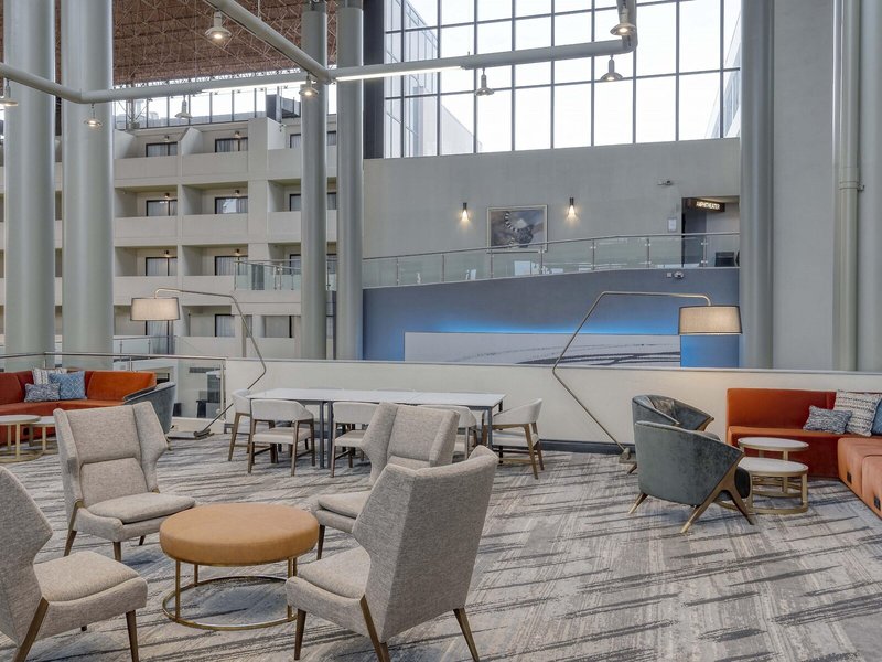 Crowne Plaza Indianapolis-Airport 8 - Lounge / Lobby