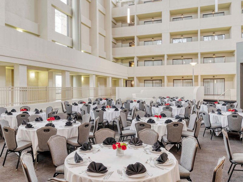 Crowne Plaza Indianapolis-Airport 13 - Restaurant