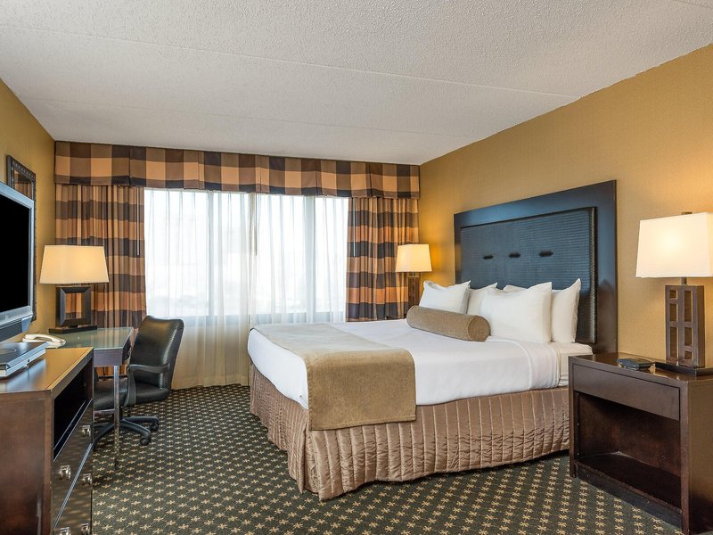 Crowne Plaza Indianapolis-Airport 21 - Room Example