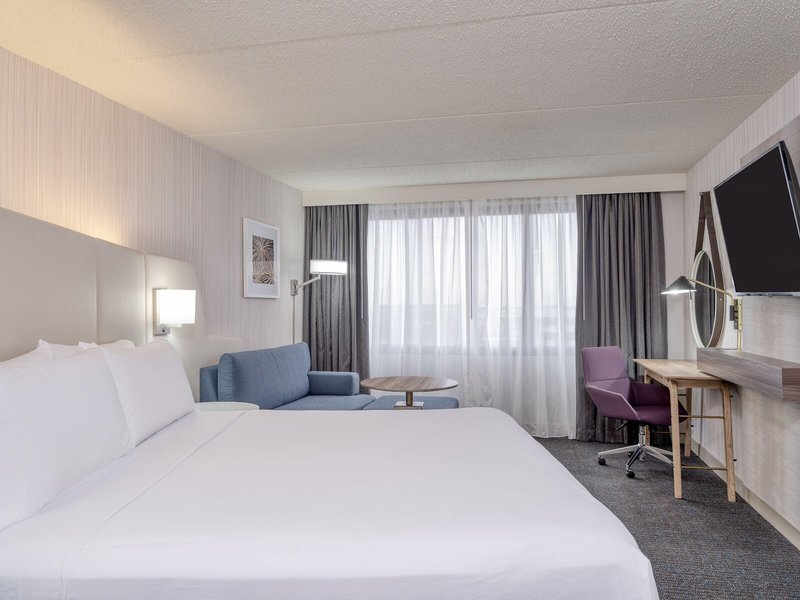 Crowne Plaza Indianapolis-Airport 22 - Room Example