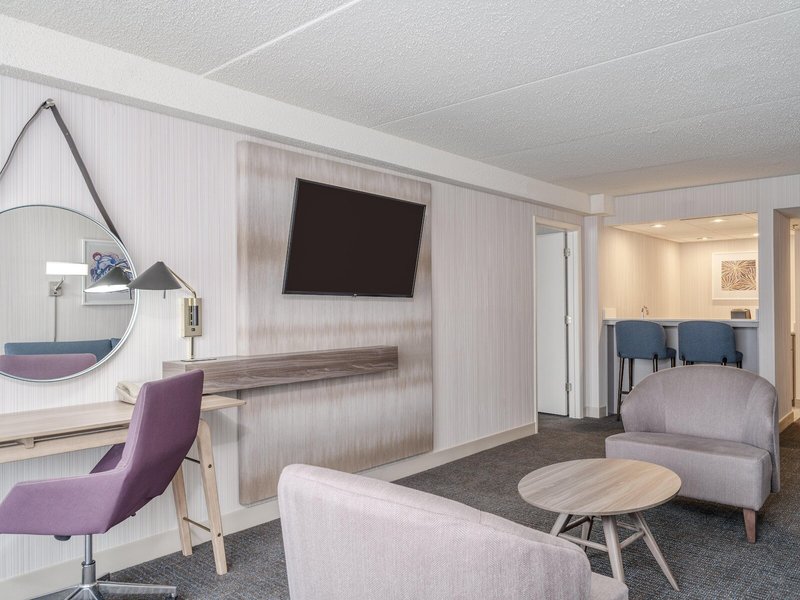 Crowne Plaza Indianapolis-Airport 25 - Room Example