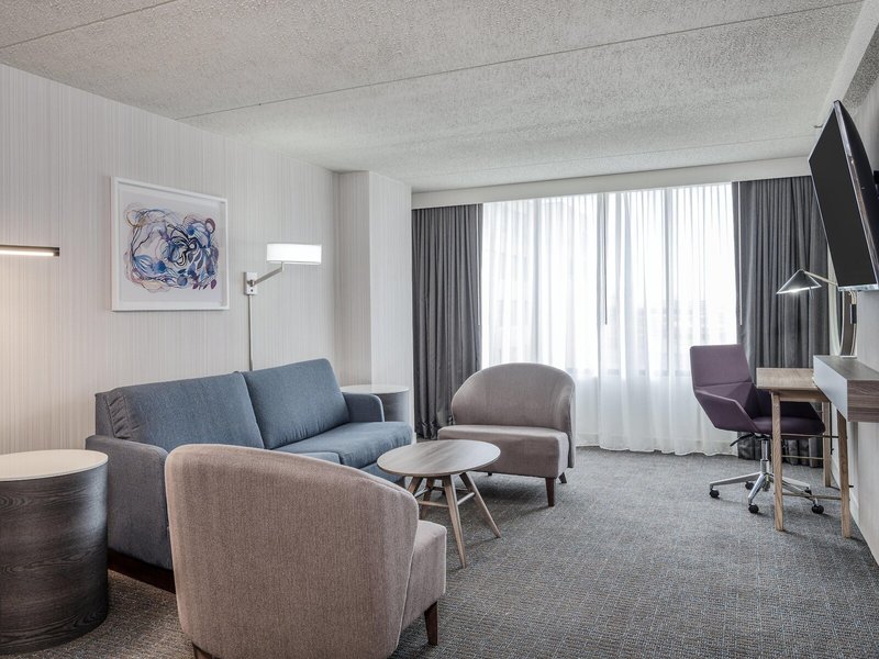 Crowne Plaza Indianapolis-Airport 26 - Room Example