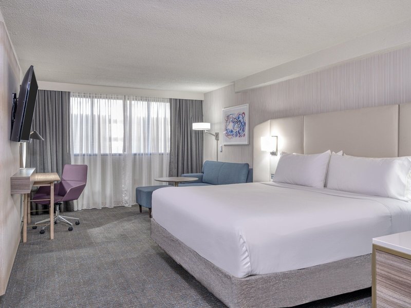 Crowne Plaza Indianapolis-Airport 28 - Room Example