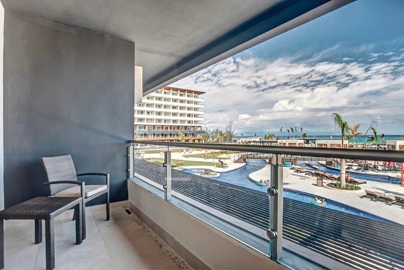 Royalton Blue Waters Montego Bay 10