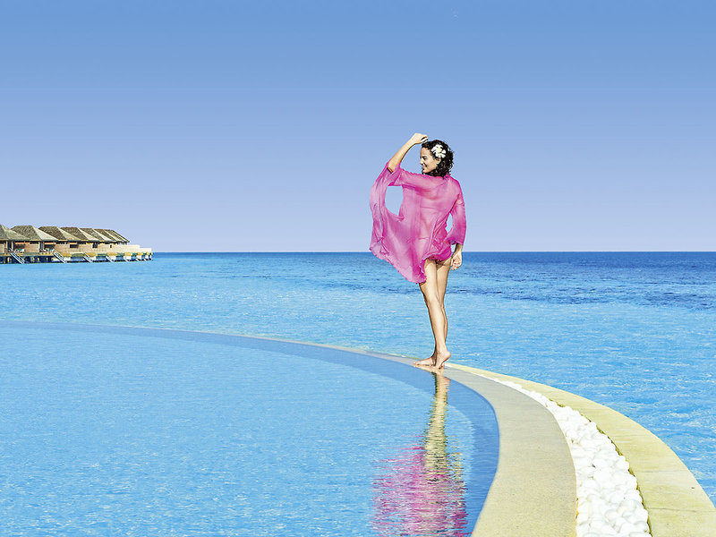 Hurawalhi Island Resort 10