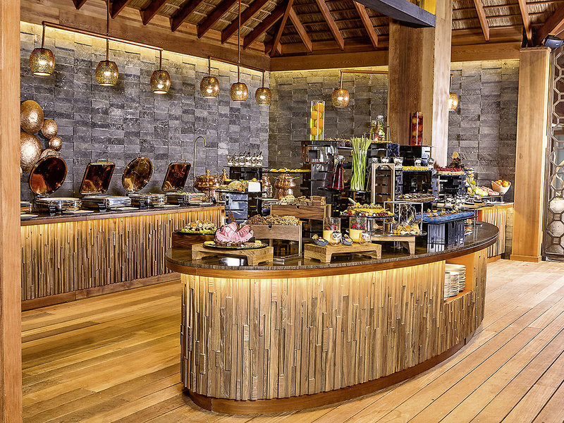 Hurawalhi Island Resort 11