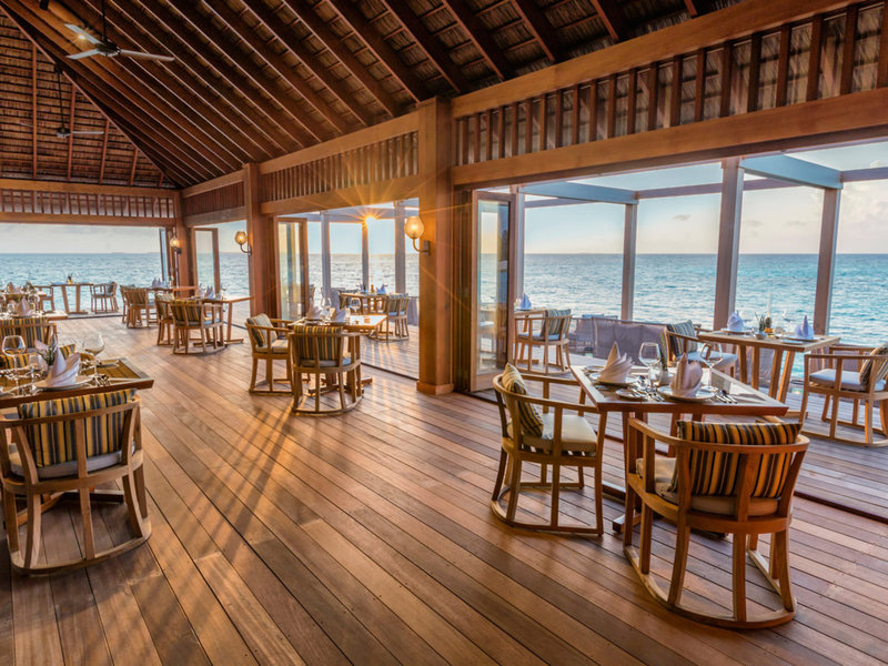 Hurawalhi Island Resort 26