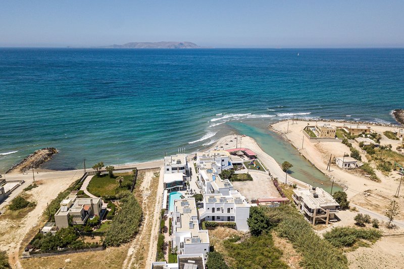 Golden Bay Hotel & Bungalows 2