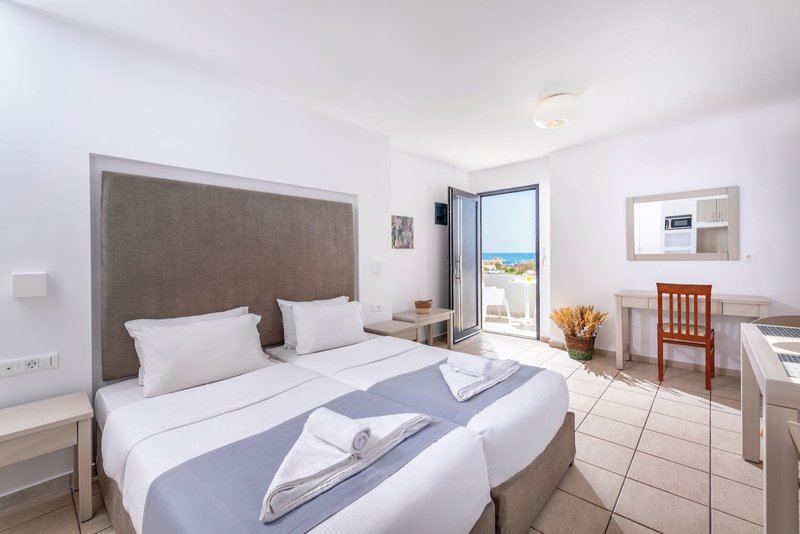 Golden Bay Hotel & Bungalows 3