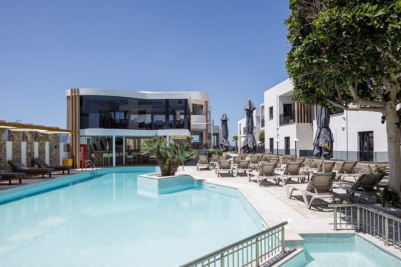Golden Bay Hotel & Bungalows 4
