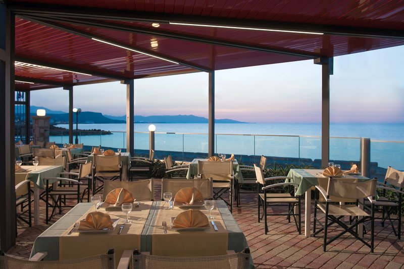 Golden Bay Hotel & Bungalows 6