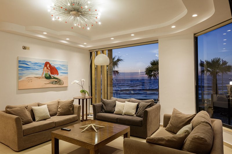 Golden Bay Hotel & Bungalows 8