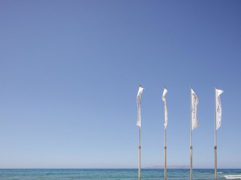 Golden Bay Hotel & Bungalows 1