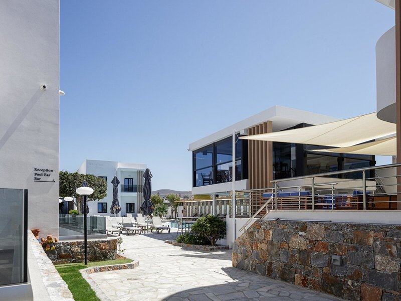 Golden Bay Hotel & Bungalows 5