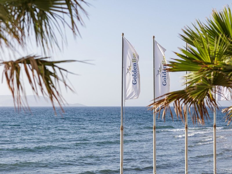 Golden Bay Hotel & Bungalows 7
