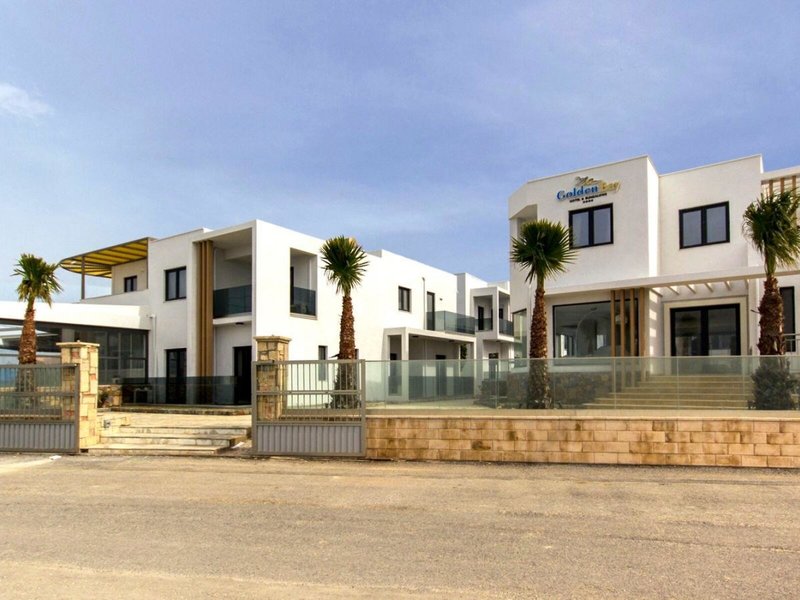 Golden Bay Hotel & Bungalows 8