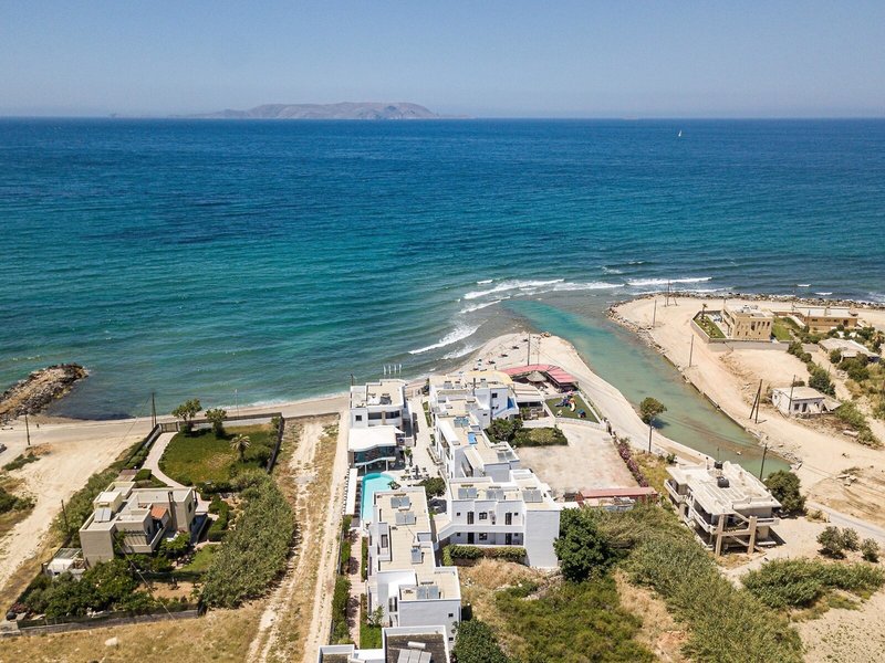 Golden Bay Hotel & Bungalows 12