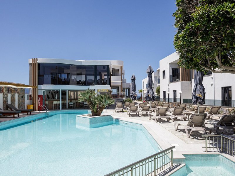 Golden Bay Hotel & Bungalows 14