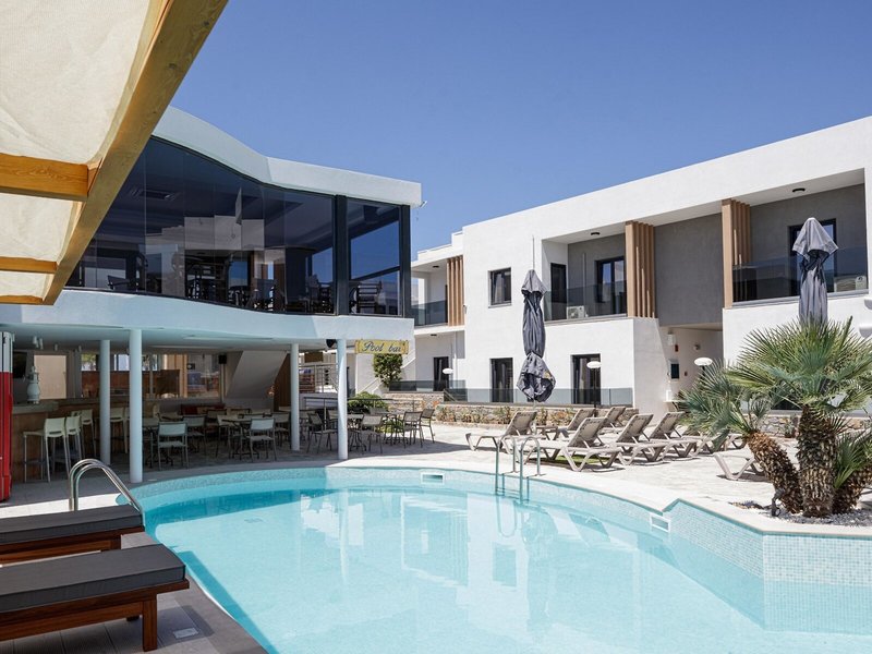 Golden Bay Hotel & Bungalows 16