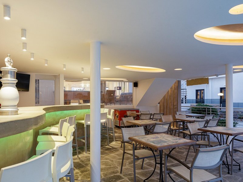 Golden Bay Hotel & Bungalows 28