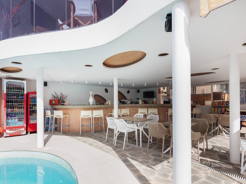 Golden Bay Hotel & Bungalows 29