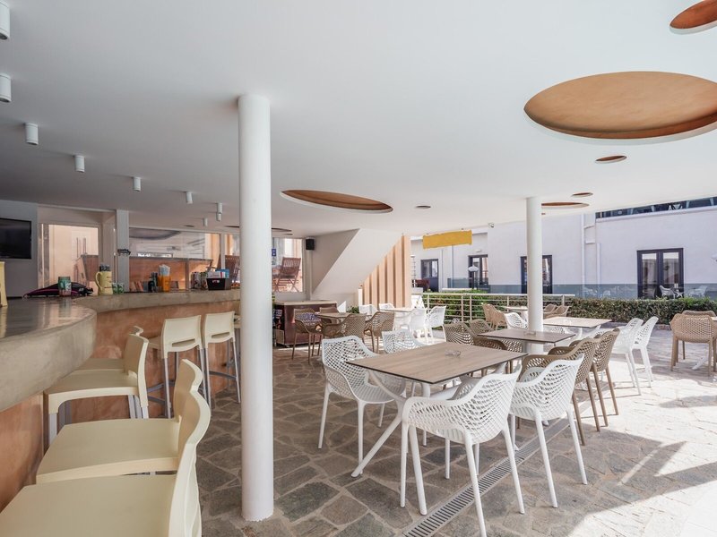 Golden Bay Hotel & Bungalows 30