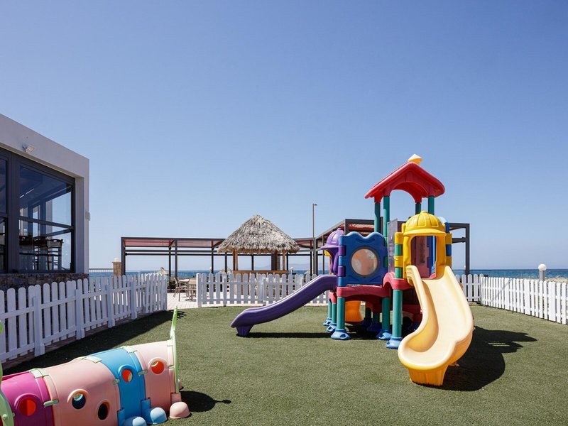Golden Bay Hotel & Bungalows 40