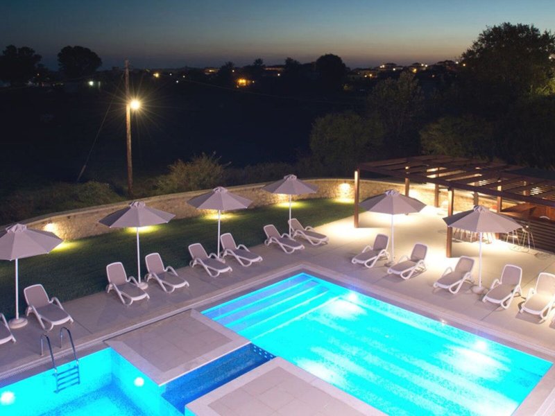 Niriides Luxury Villas 9
