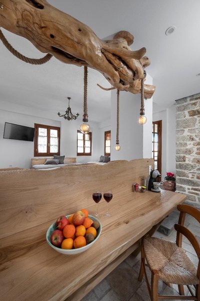 Palios Stathmos 1