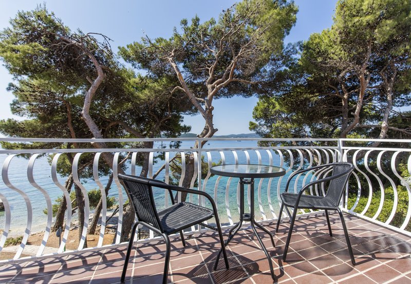 Aminess Bellevue Village 8