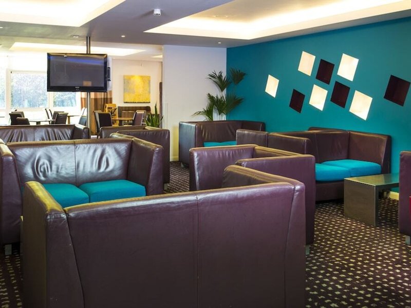 Holiday Inn Express Cambridge 8