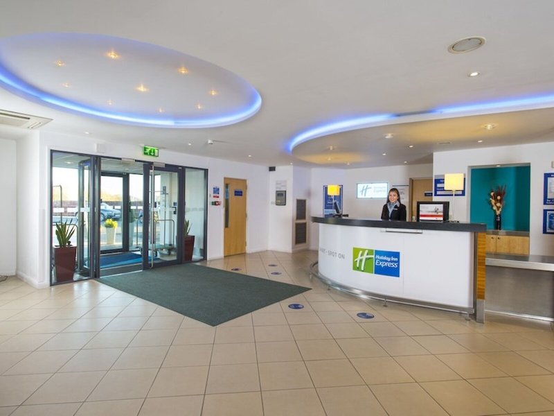 Holiday Inn Express Cambridge 9