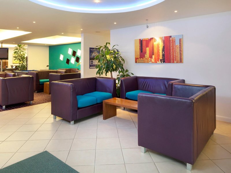 Holiday Inn Express Cambridge 10