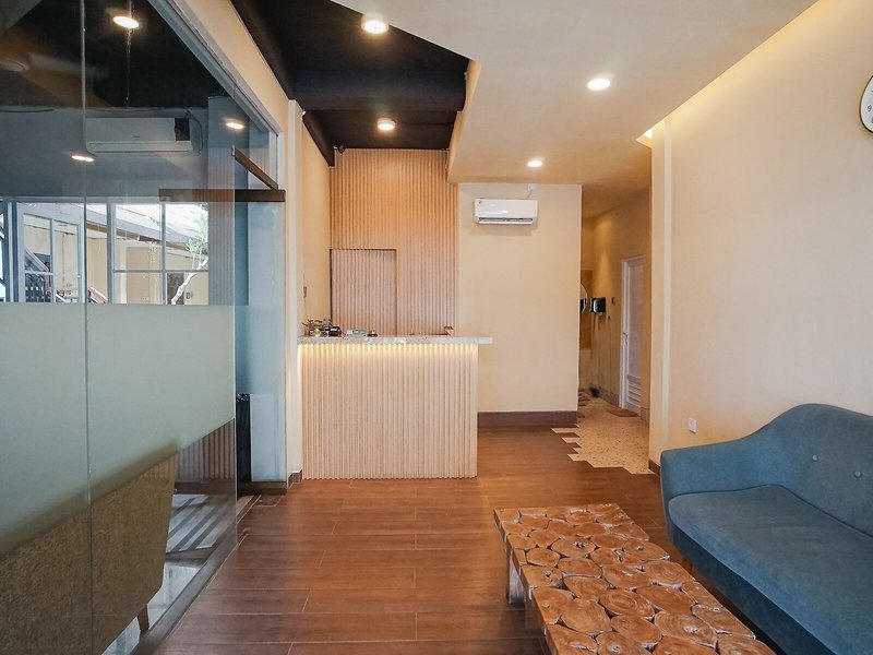Dee Mansion 13