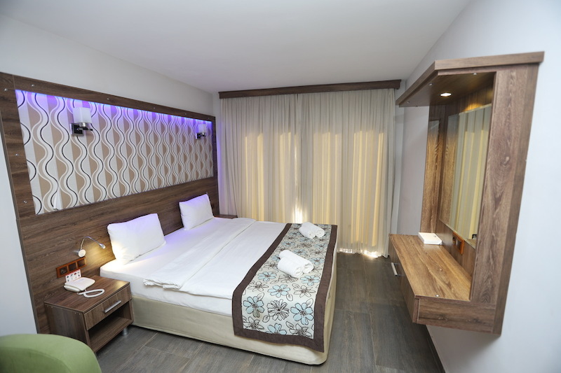 Dolphin Apart & Hotel 9