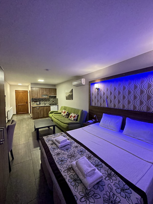 Dolphin Apart & Hotel 10