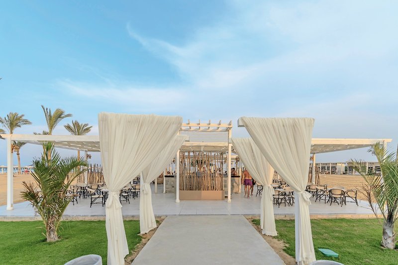 Magic Tulip Beach Resort & Spa 8