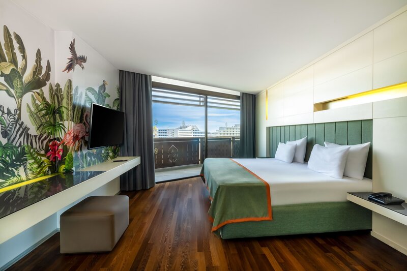 Nirvana Cosmopolitan 17