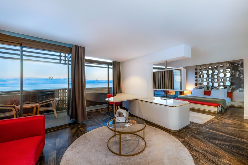 Nirvana Cosmopolitan 26